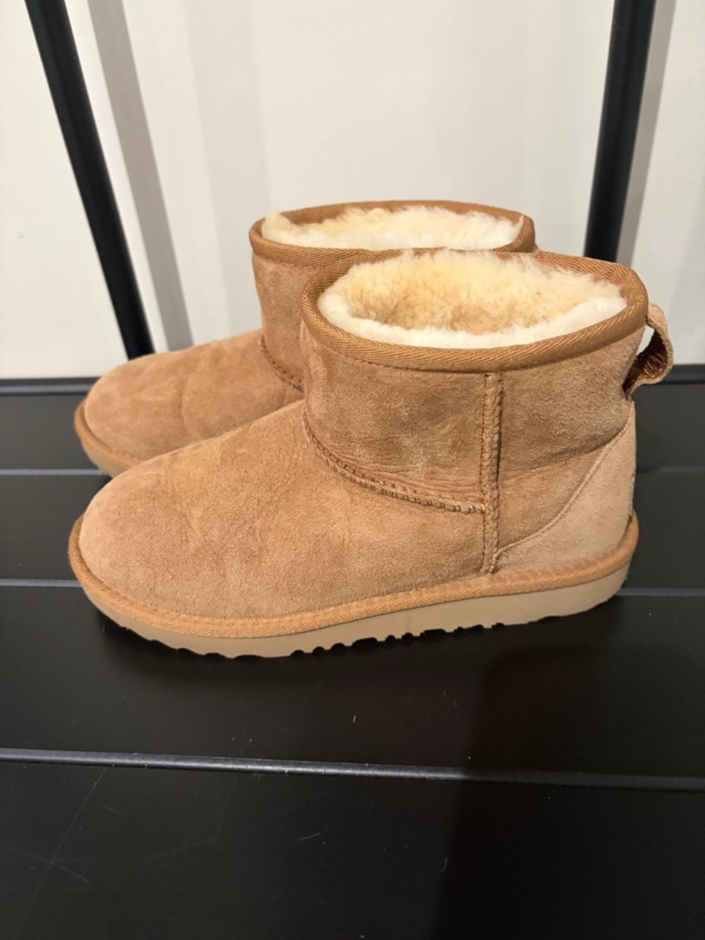 UGG Classic II Mini Boot - Chestnut - Size 3 Big Kids / Women’s Size 5